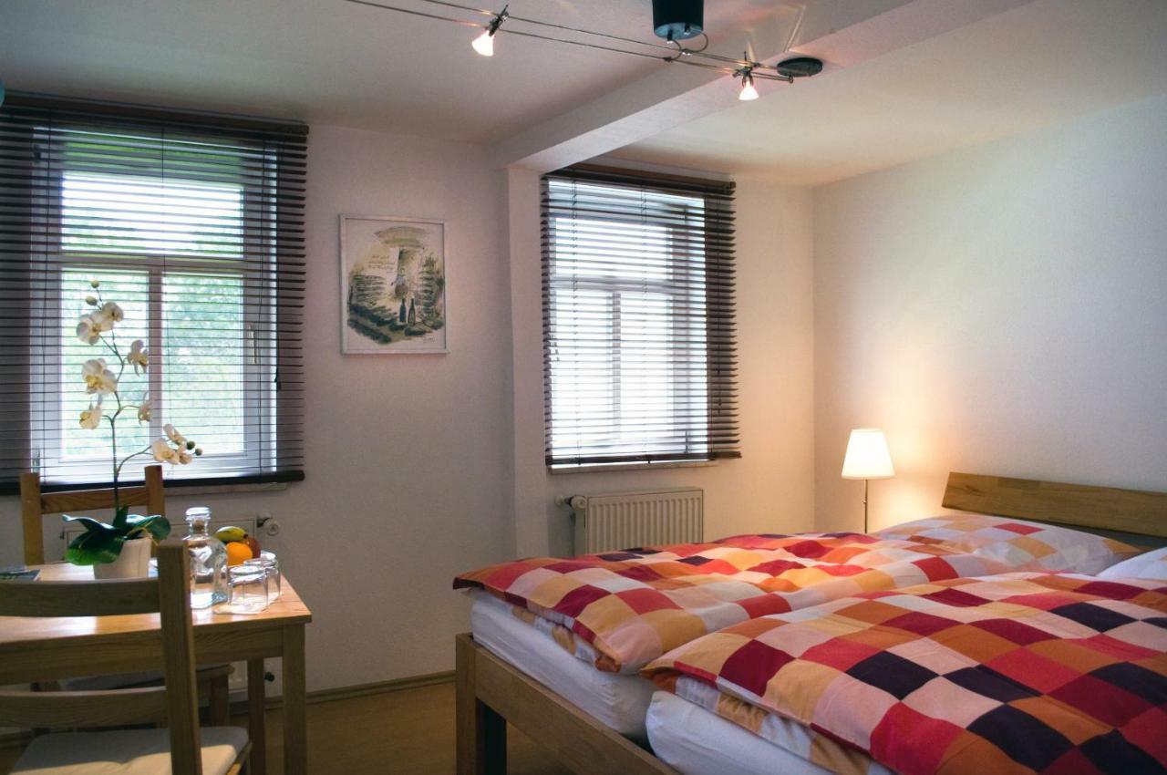 Gaestezimmer Der Adler Wirtschaft ハッテンハイム エクステリア 写真